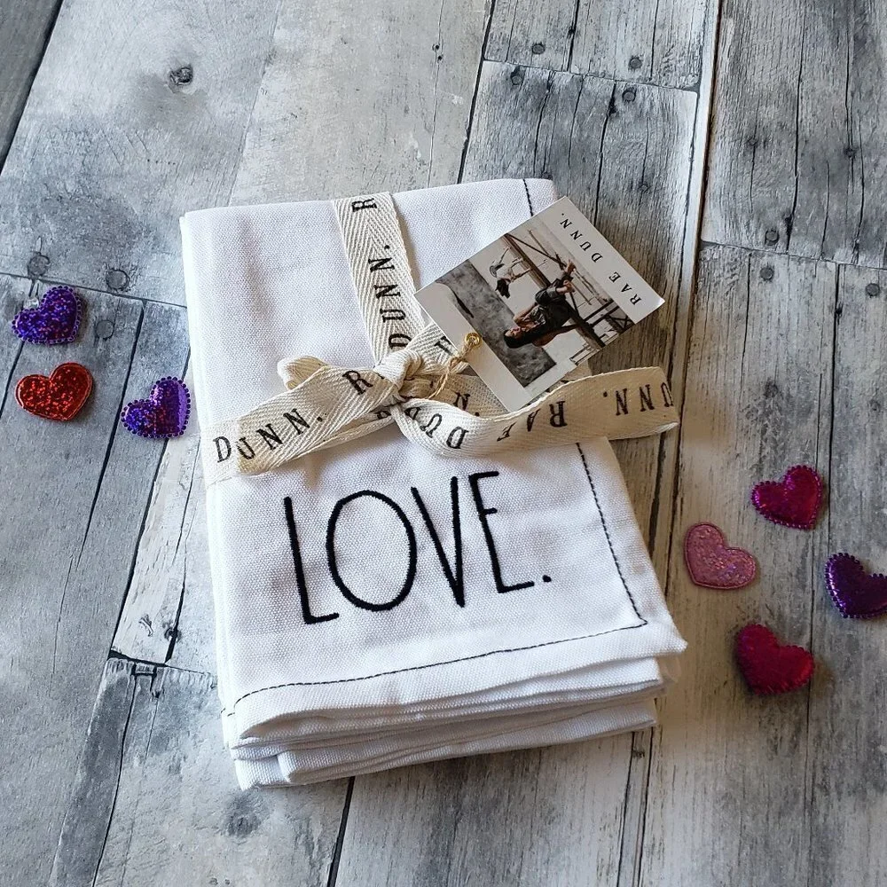NWT - Love Embroidered Set of 4 Cloth Napkins Rae Dunn 18